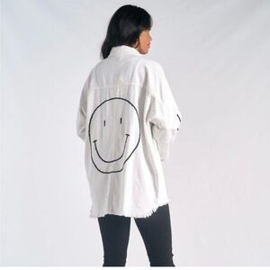 Elam Dolly Shacket Smiley Face White Medium
